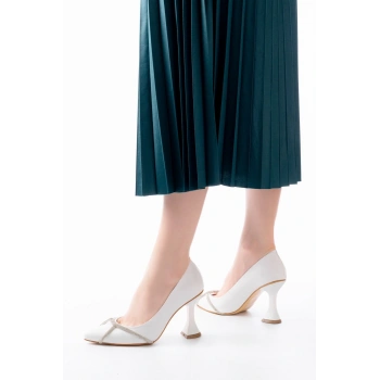 K-10 Beyaz Günlük Sarmal Taşlı Topuklu Kadın Ayakkabı