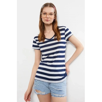 Lacivert V Yaka Çizgili Kısa Kollu Kadın Tişört