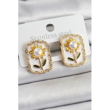 Pirinç Beyaz Mineli Papatya Figürlü Sanatsal Portre Model Gold Renk Kadın Küpe