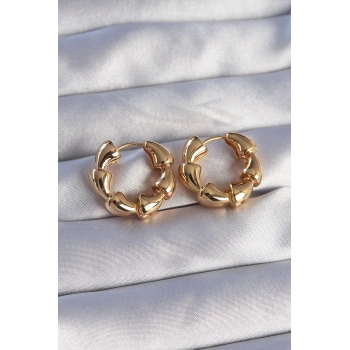 Pirinç Gold Renk Damla Kıvrım Tasarımlı Halka Küpe