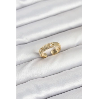 Pirinç Gold Renk Zirkon Taşlı Kutup Yıldızı Model Kadın Yüzük