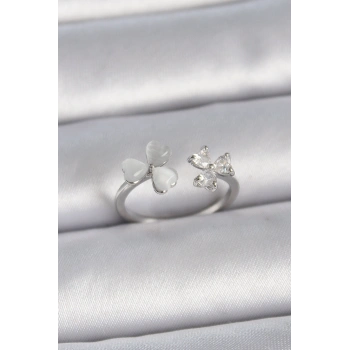 Pirinç Gümüş Renk Ayarlanabilir Zirkon Taşlı Beyaz Mineli Kalp Model Kadın Yüzük