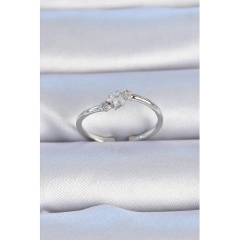 Pirinç Gümüş Renk Çiçek Model Zirkon Taş Detay Kadın Yüzük