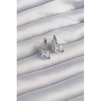 Pirinç Gümüş Renk İri Zirkon Taşlı Kıvrımlı Minimal Kelebekli Halka Küpe