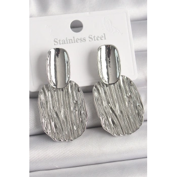 Pirinç Gümüş Renk İşlemeli Kare Plaka Model Kadın Küpe