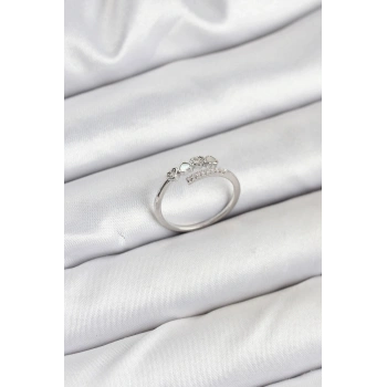 Pirinç Gümüş Renk Kalpli Detaylı Zirkon Taşlı Kadın Yüzük