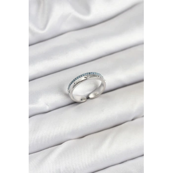 Pirinç Gümüş Renk Sıralı Zirkon Taşlı Kutup Yıldızı Model Kadın Yüzük