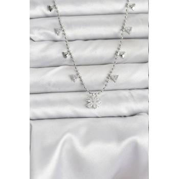 Pirinç Gümüş Renk Zirkon Taşlı Çiçek Model Kadın Kolye