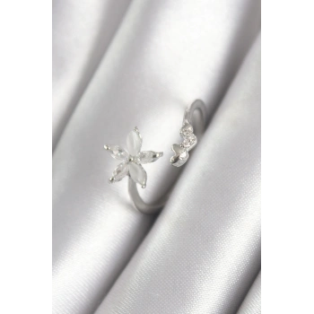 Pirinç Gümüş Renk Zirkon Taşlı Çiçek Model Kalp Detay Kadın Yüzük