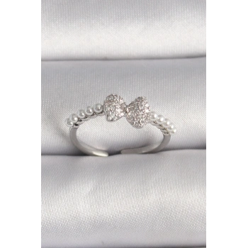 Pirinç Gümüş Renk Zirkon Taşlı Fiyonk İnci Detay Ayarlanabilir Yüzük