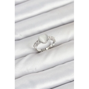 Pirinç Gümüş Renk Zirkon Taşlı Kalpli Kadın Yüzük