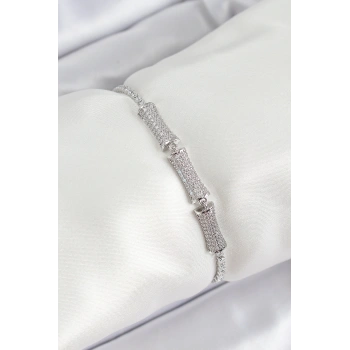 Pirinç Gümüş Renk Zirkon Taşlı Kemik Model Kadın Bileklik