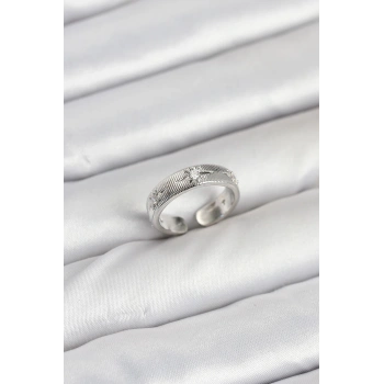 Pirinç Gümüş Renk Zirkon Taşlı Kutup Yıldızı Model Kadın Yüzük