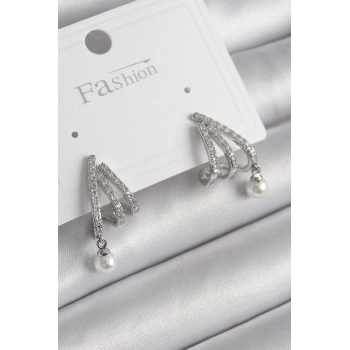 Pirinç Gümüş Renk Zirkon Taşlı Pençe Model İnci Detay Kadın Küpe