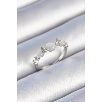 Pirinç Gümüş Renk Zirkon Taşlı Yıldız Detay Beyaz Mineli Kadın Yüzük