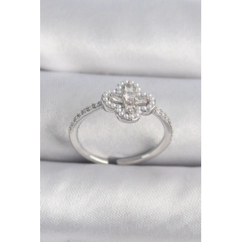 Pirinç Gümüş Renk Zirkon Taşlı Yonca Model İnci Detay Kadın Yüzük