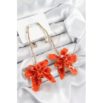 Pirinç Sallantılı Turuncu Çiçek Model Gold Renk Kadın Küpe