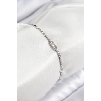 Pirinç Zirkon Taşlı Dikdörtgen Model Ezme Zincir Gümüş Renk Kadın Bileklik