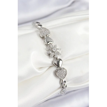 Pirinç Zirkon Taşlı Kalp Detaylı Çiçek Model Gümüş Renk Kadın Bileklik