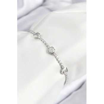 Pirinç Zirkon Taşlı Sıralı Kalp Model Gümüş Renk Asansörlü Kadın Bileklik