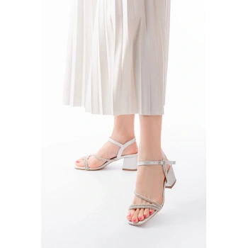 S-900  Gümüş Bantlı Taşlı Kalın Şeffaf Topuklu Kadın Ayakkabı