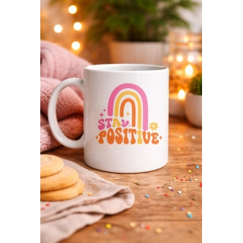 Stay Positive Tasarımlı Porselen Kupa MODEL 144 – Renkli Gökkuşağı Desenli, Motivasyon Veren Kahve & Çay Kupası – Hediyelik Kupa