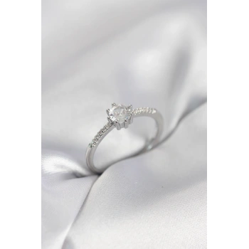 Tek Taş Model Gümüş Renk Zirkon Taşlı Kadın Yüzük