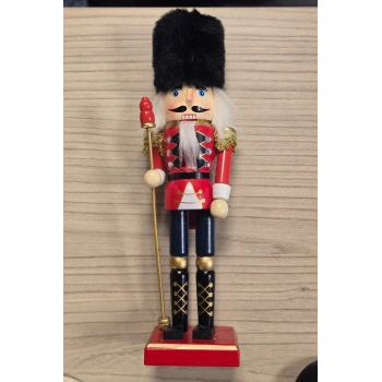 Yılbaşı Dekorasyonu Ahşap Kurşun Asker Kırmızı Kostüm Siyah Kürk Şapka 25 cm