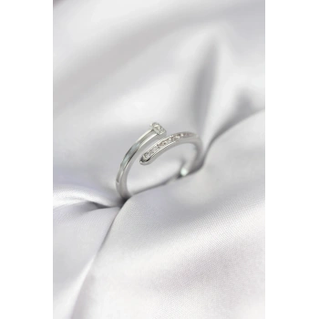 Zirkon Taşlı Gümüş Renk Yassı Çivi Model Kadın Yüzük