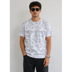 Erkek Batik Desenli Tişört Bisiklet Yaka Kısa Kol Regular Fit T-shirt - Gri