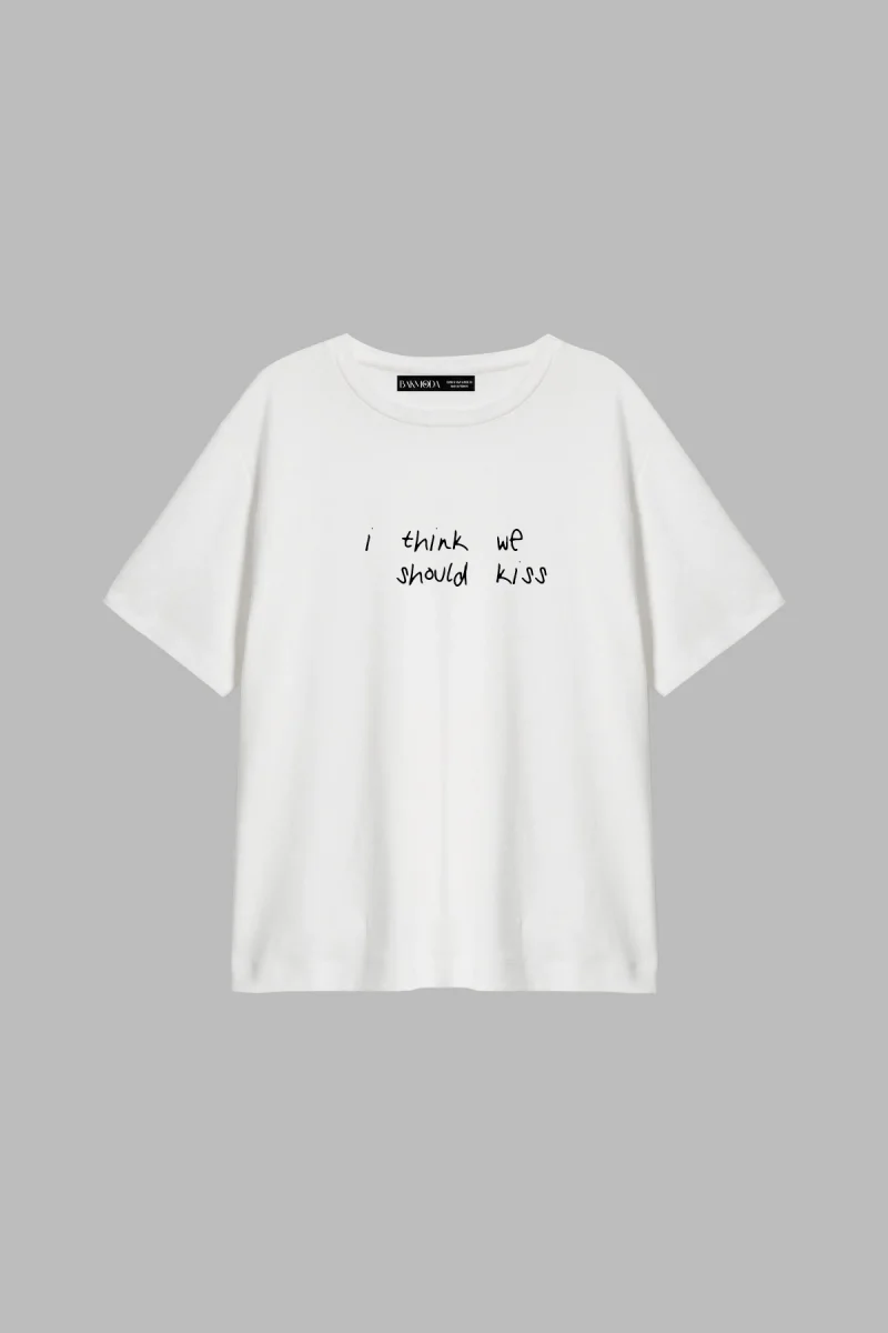 We Should Kiss Baskılı Relaxed Fit Beyaz Kadın Tshirt