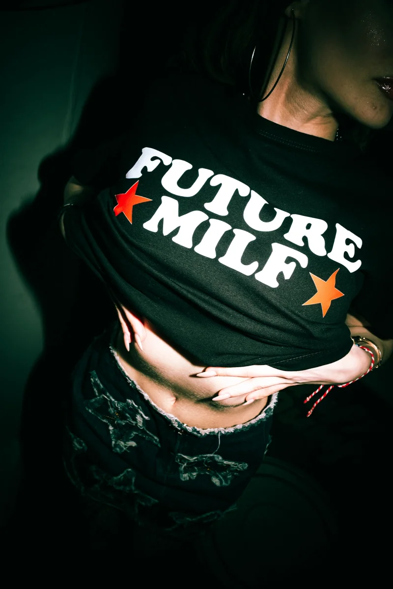 Future Milf Baskılı Siyah Crop Top