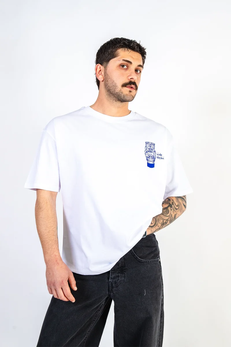 İçimde Ölen Biri Baskılı Oversize Unisex Beyaz Tshirt