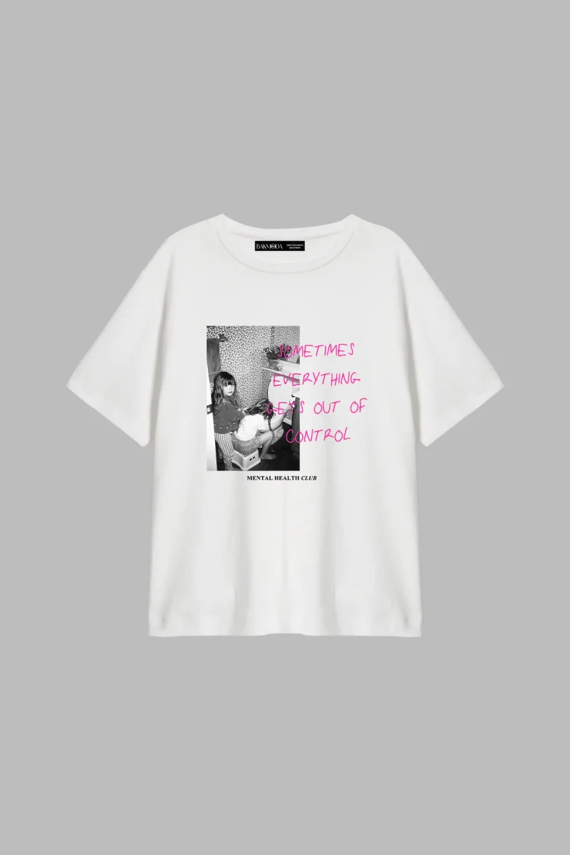 Gets Out Of Control Baskılı Relaxed Fit Beyaz Kadın Tshirt
