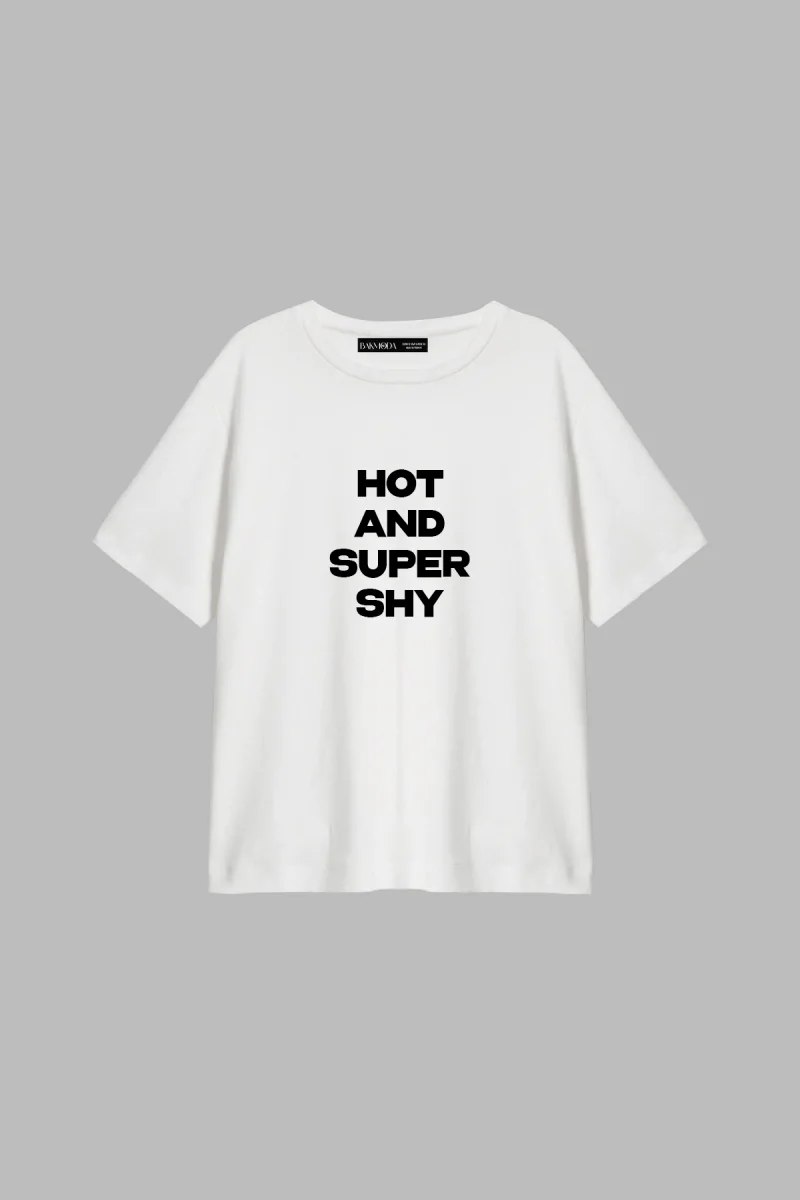 Hot and Super Shy Baskılı Beyaz Relaxed Fit Kadın Tshirt
