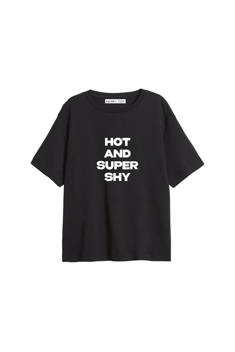 Hot and Super Shy Baskılı Siyah Relaxed Fit Kadın Tshirt
