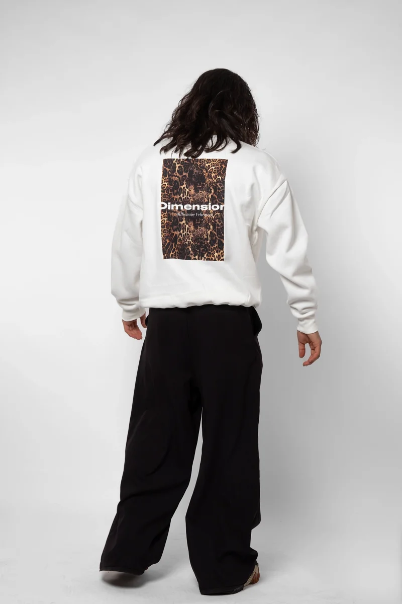 Leopar Sırt Baskılı Kapüşonsuz Oversize Unisex Beyaz Sweatshirt