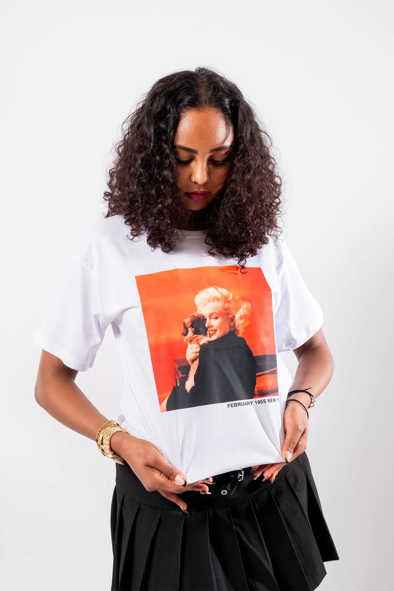 Marilyn Monroe & Dog Baskılı Relaxed Fit Beyaz Kadın Tshirt