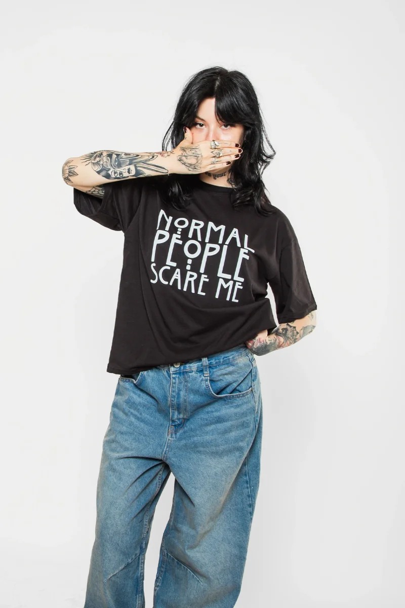 Normal People Scare Me Baskılı Rahat Kalıp 30/1 Unisex Siyah Tshirt