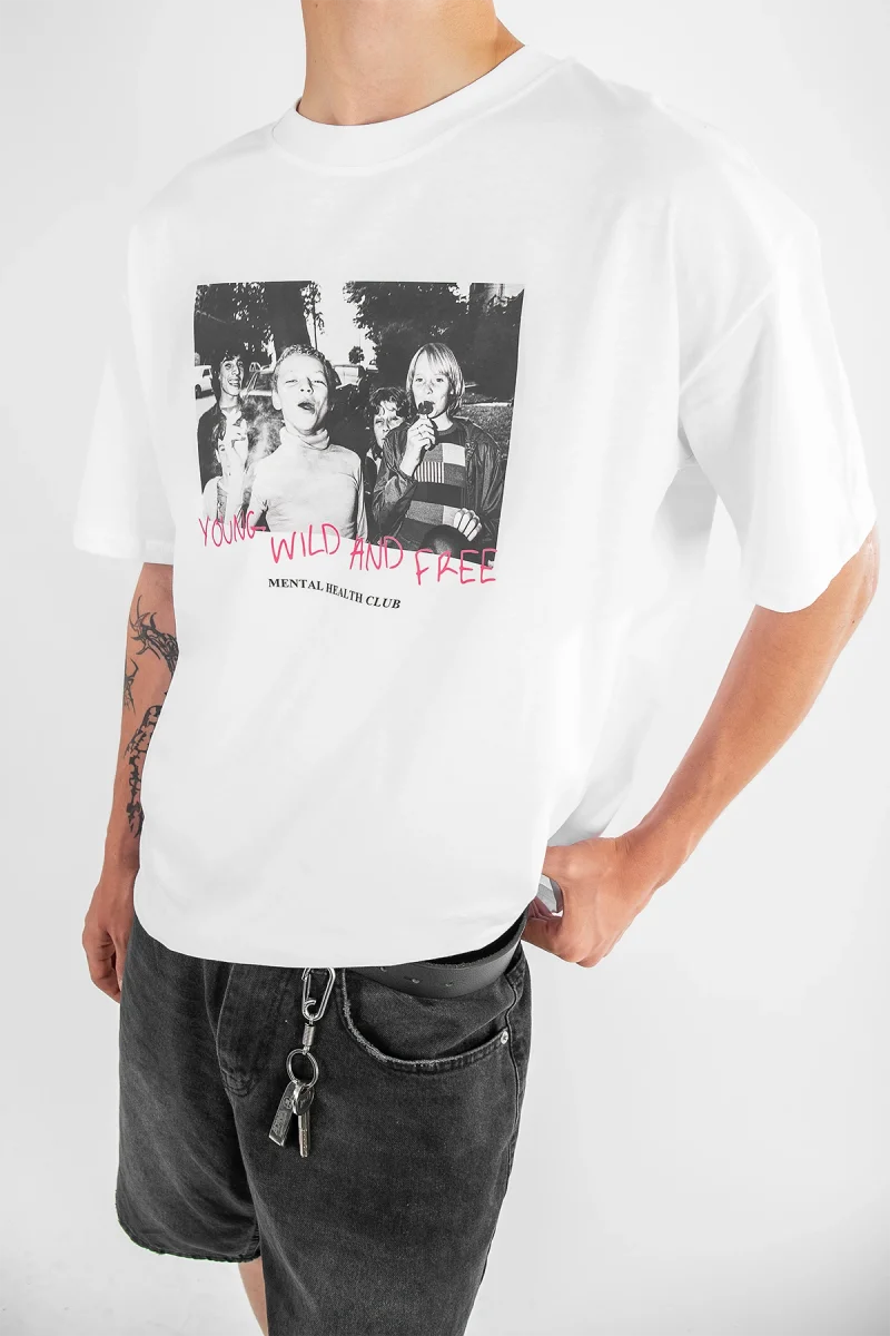 Young Wild N Free Baskılı Oversize Unisex Beyaz Tshirt