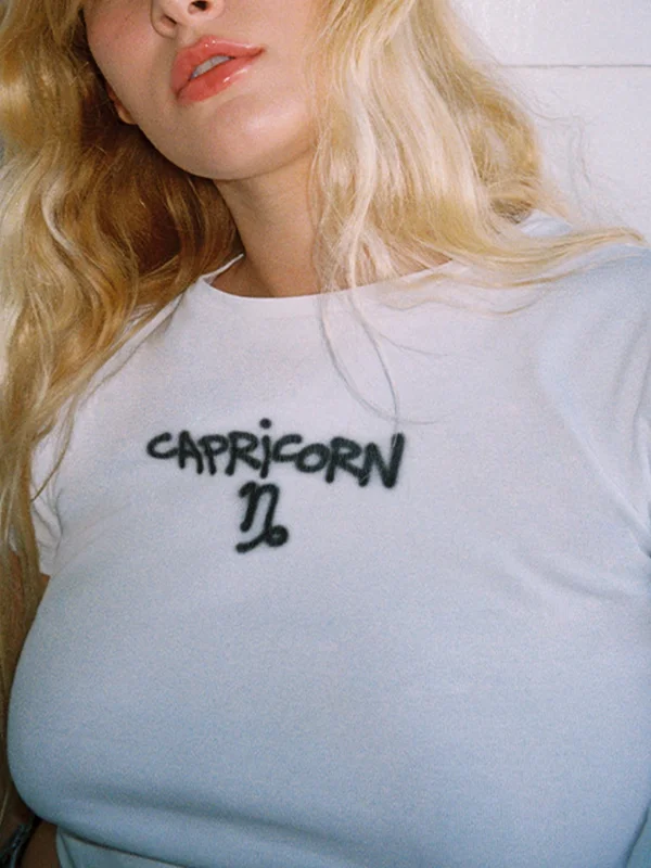Capricorn Baskılı Beyaz Crop Top