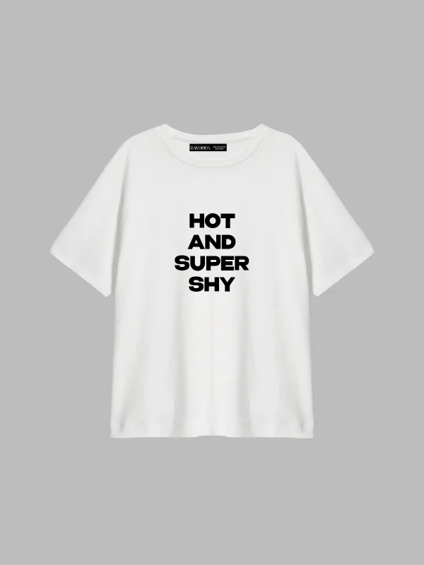 Hot and Super Shy Baskılı Beyaz Relaxed Fit Kadın Tshirt