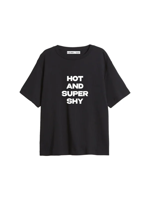 Hot and Super Shy Baskılı Siyah Relaxed Fit Kadın Tshirt