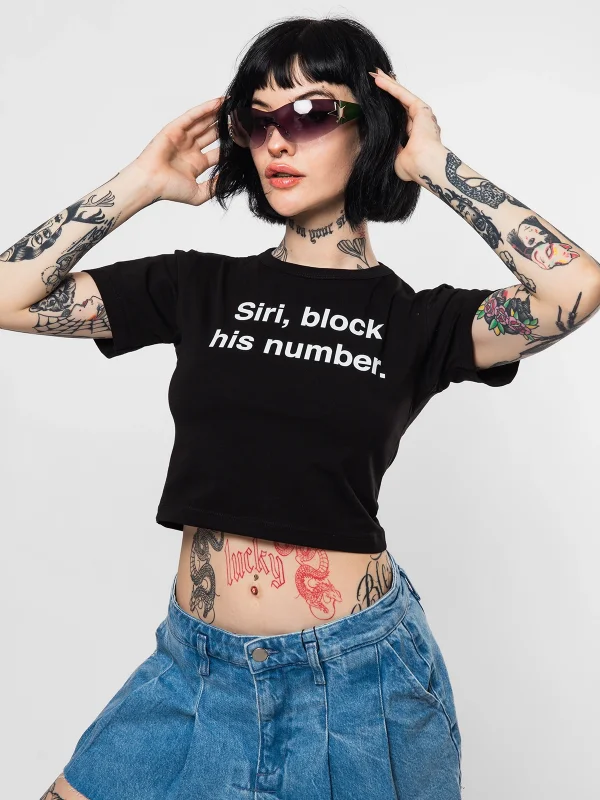 Siri Block His Number Baskılı Siyah Crop Top