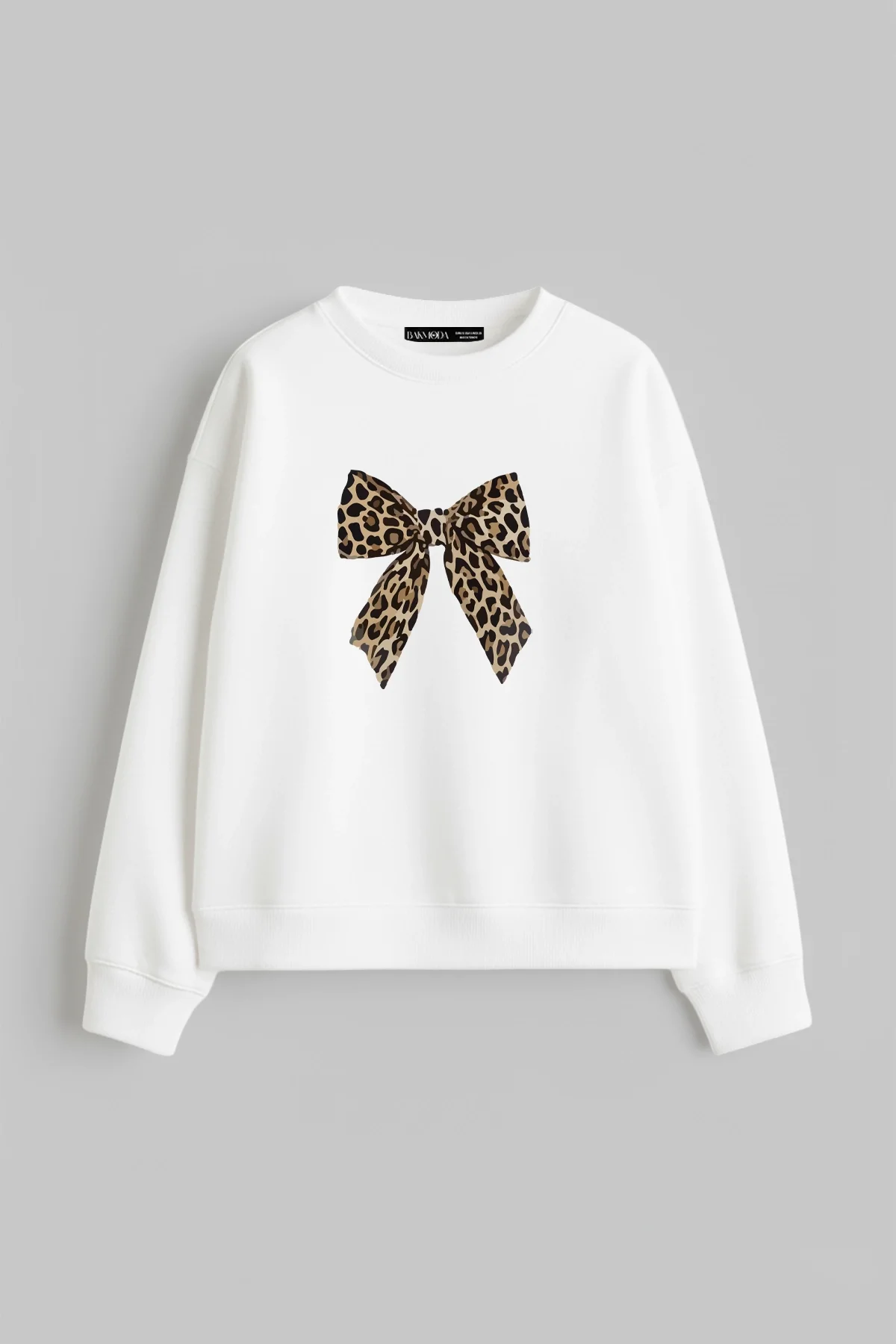 Fiyonk Leopar Baskılı Kapüşonsuz Relaxed Fit Kadın Beyaz Sweatshirt