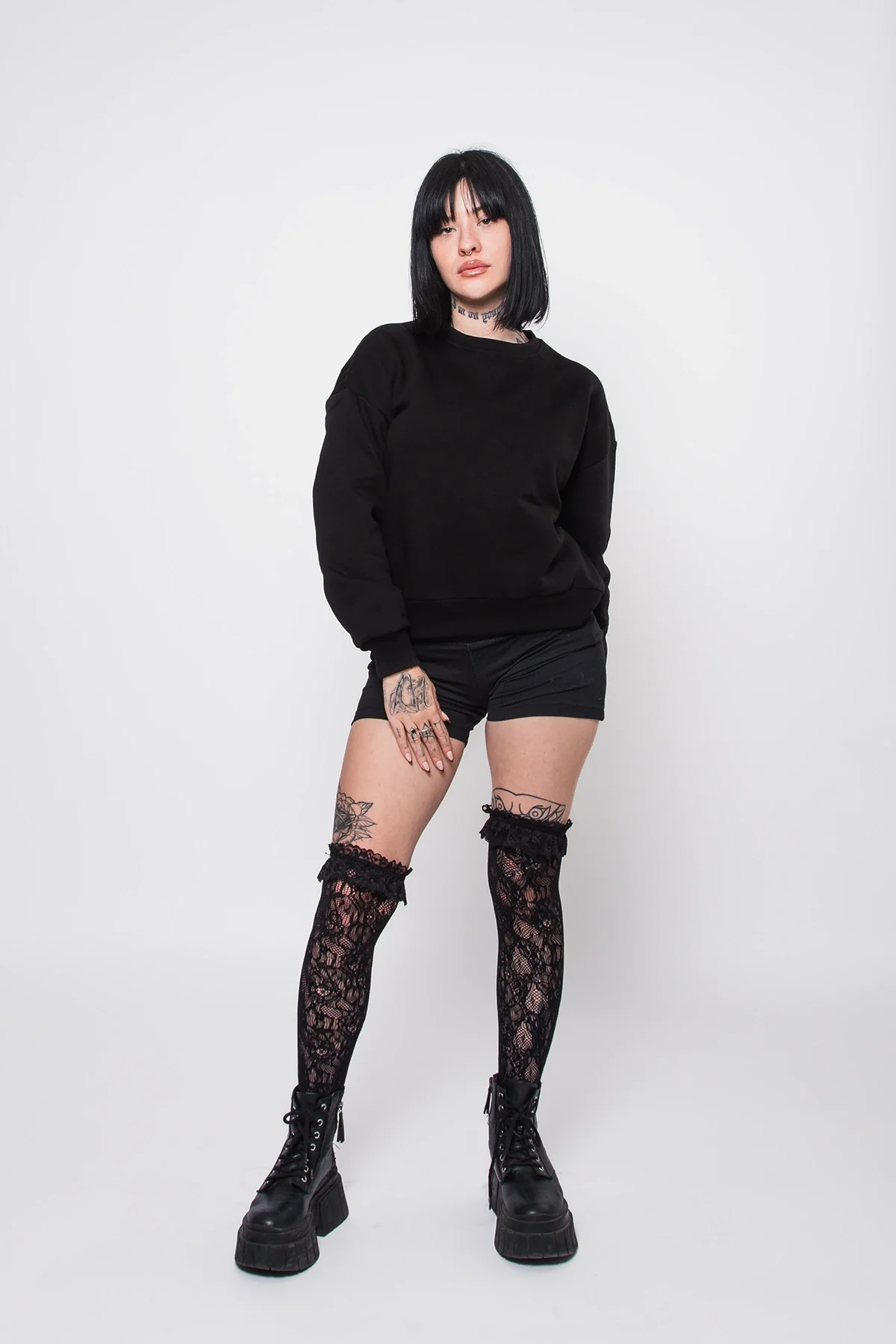 Kapüşonsuz Relaxed Fit Kadın Siyah Basic Sweatshirt