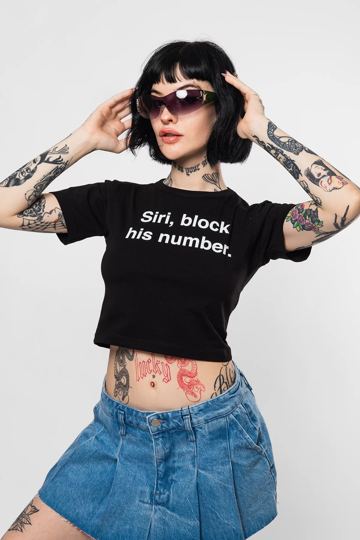 Siri Block His Number Baskılı Siyah Crop Top