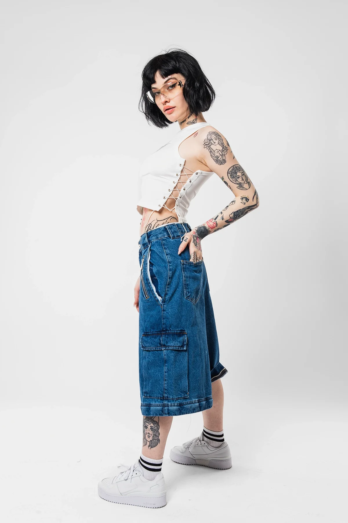 Star Nakış İşlemeli Yandan Bağlamalı Beyaz Crop Top