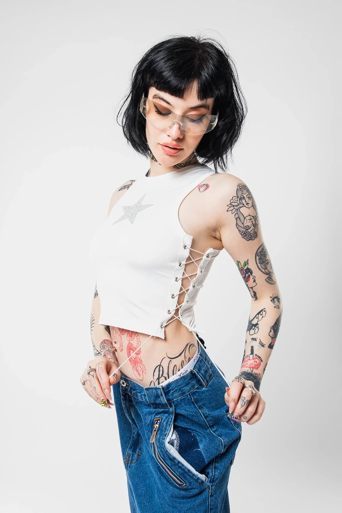 Star Nakış İşlemeli Yandan Bağlamalı Beyaz Crop Top