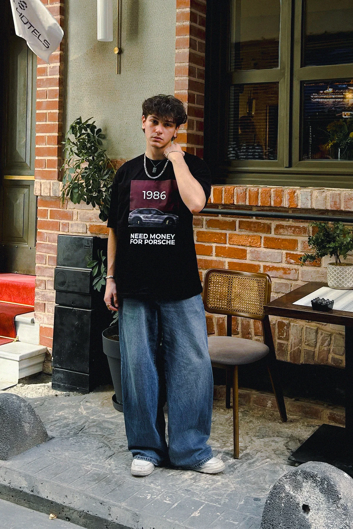 V2 Need Money For Porsche Baskılı Oversize Unisex Siyah Tshirt